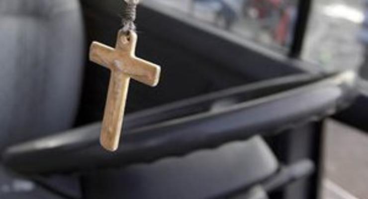 СМИ: На Буковине священник на автомобиле сбил насмерть школьницу
