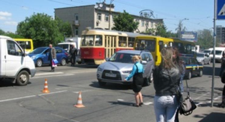 В Киеве восьмиклассник попал под колеса авто на переходе