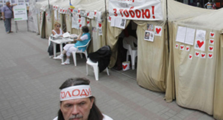 Палаточный городок БЮТа на Крещатике будет "просвещать фанов Евро-2012 об украинской политике"