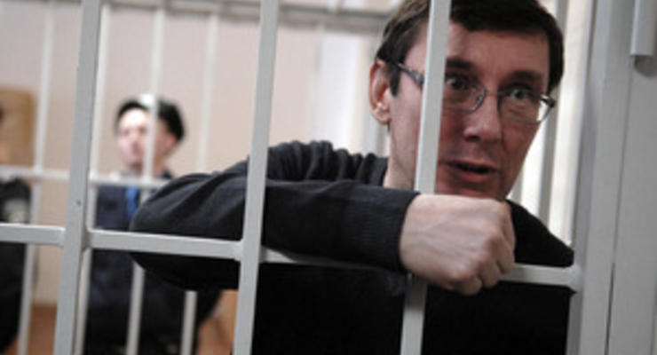 Луценко удален из зала суда за нарушение порядка