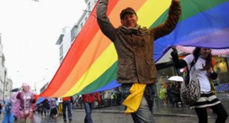 В Варшаве более двух тысяч человек приняли участие в гей-параде