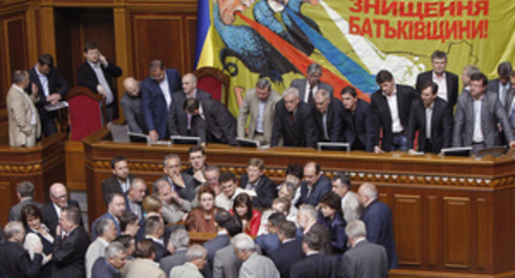НУ-НС исключил из своего состава депутатов, поддержавших языковой законопроект