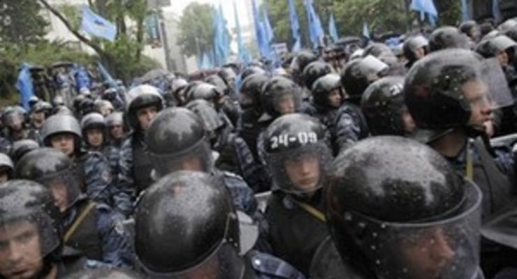 Оппозиционеры прорвались в фан-зону Евро-2012 на Майдане, произошла потасовка с Беркутом