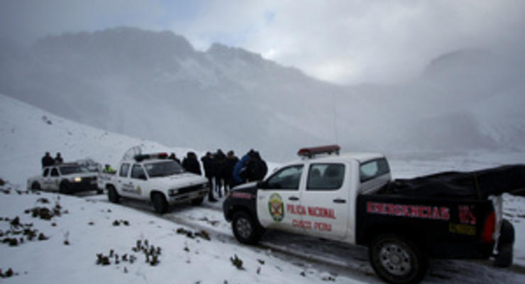 В горах Перу пропал вертолет с иностранными туристами