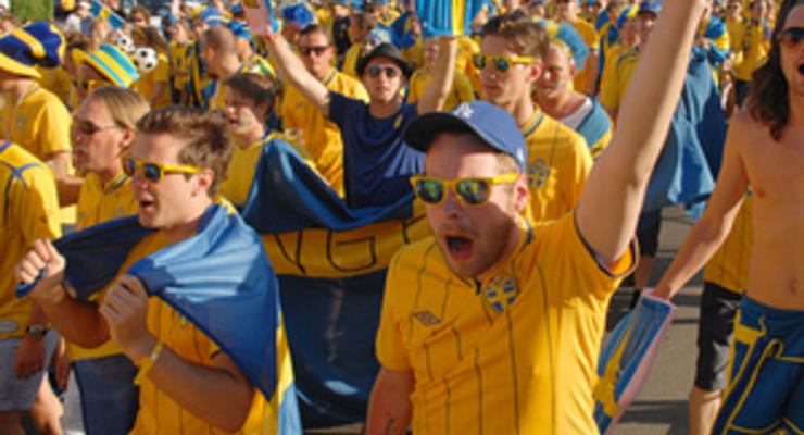 После матча со Швецией из фан-зоны Киева вывезли 150 кубометров мусора