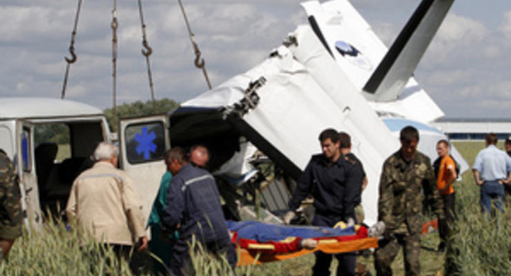 Расследование падения самолета под Бородянкой продолжается, 30 человек допрошены