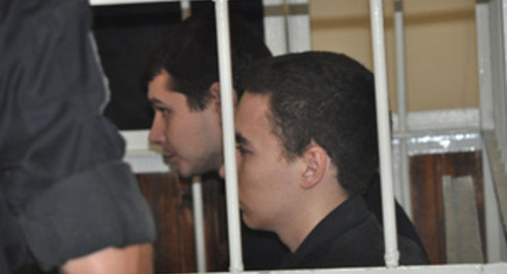 Двое подсудимых по делу Оксаны Макар подрались в зале суда