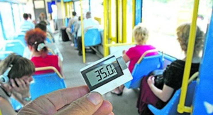 СМИ: В киевском транспорте температура днем не опускается ниже 32 градусов