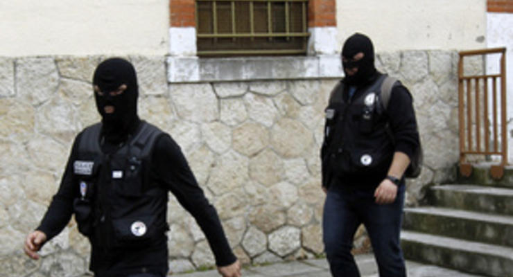 В Тулузе неизвестный, заявивший о связи с Аль-Каидой, захватил четырех заложников