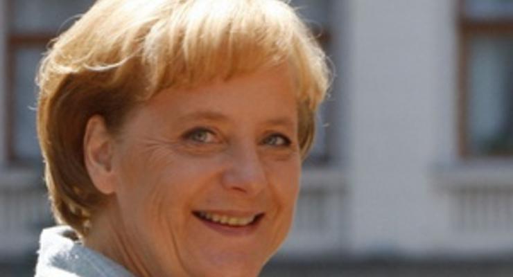 СМИ: Меркель демонстрирует свое отношение к украинской власти, отсутствуя на матчах Евро