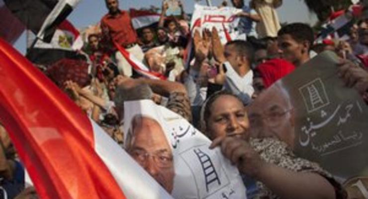 Тысячи людей на площади Тахрир празднуют победу Мурси