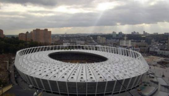 Водитель автомобиля Toyota сбил двух сотрудников ГАИ возле НСК Олимпийский