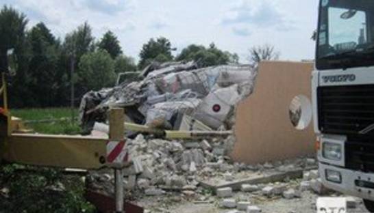 В Житомирской области на дорогу вылилось около 10 тысяч литров молочной кислоты