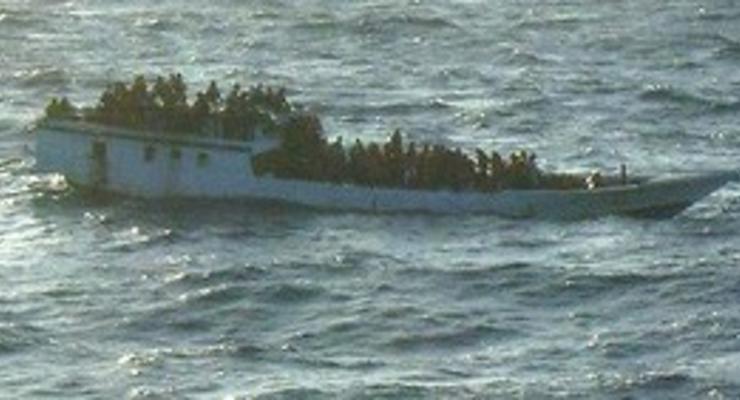 У берегов Австралии затонуло судно с нелегалами: спасти удалось более 120 человек