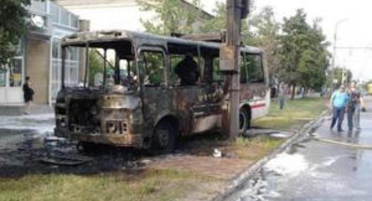 В Луганской области сгорел автобус