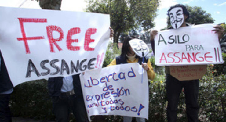 Тысячи сторонников Ассанжа призывают Эквадор предоставить ему убежище