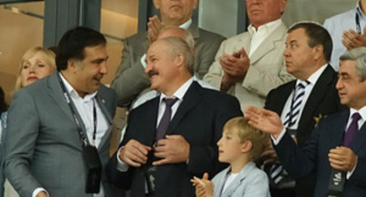 Саакашвили на финале Евро-2012 посадили рядом с Лукашенко