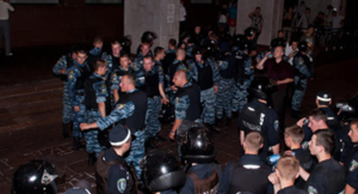 В Нашей Украине заявляют, что милиция препятствовала прибытию активистов на акции протеста в Киев