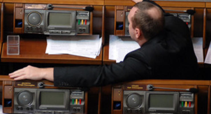 Рада приняла закон о регистрации места проживания с учетом предложений Януковича