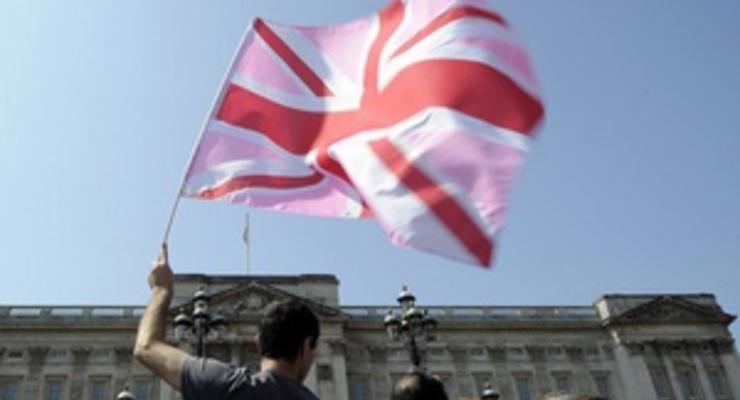 Вице-премьер Британии поднял над министерством гей-флаг