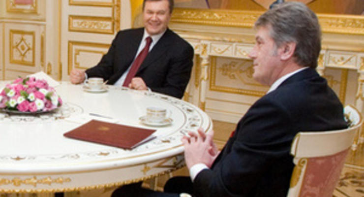Ющенко поздравил Януковича с днем рождения