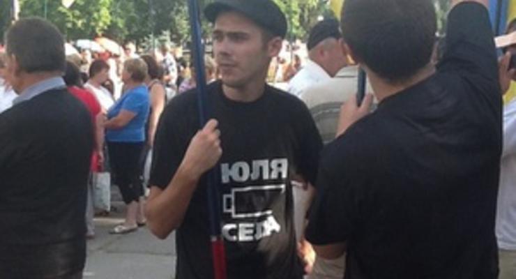 Возле здания суда в Харькове возникла потасовка