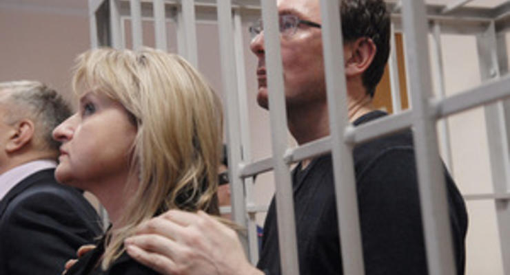 Жене Луценко стало плохо в суде