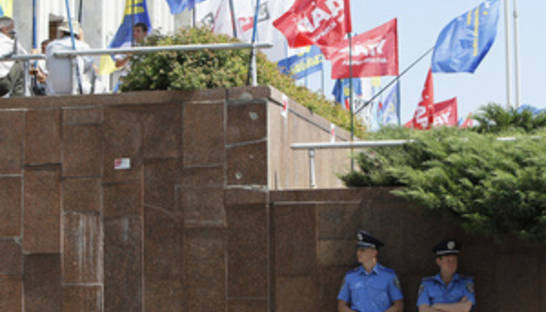 Голодающие под Украинским домом заявляют о возможных провокациях со стороны милиции