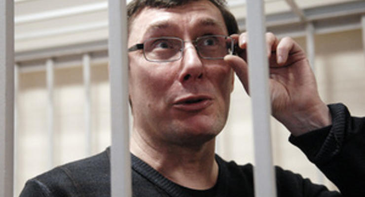 В Печерском суде начался допрос Луценко