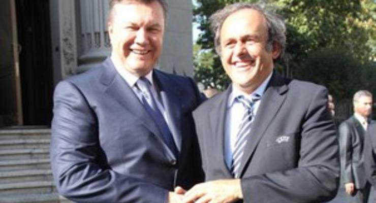 Платини поблагодарил Януковича за "оглушительный успех" Евро-2012