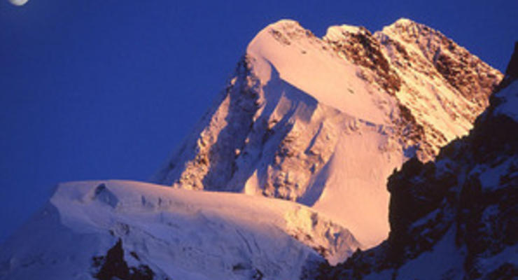 В горах Грузии два украинских альпиниста сорвались в пропасть