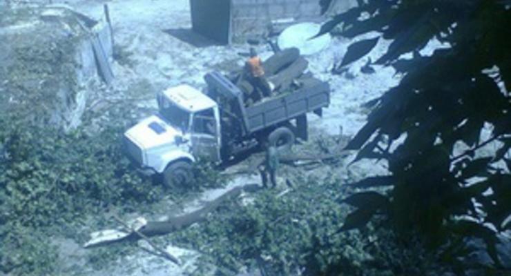 Власти обратили внимание на вырубку деревьев на Замковой горе в Киеве