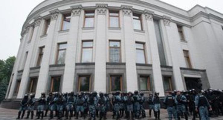 МВД усилило охрану здания Верховной Рады