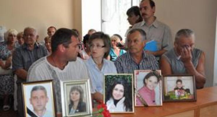 Родственники убитых сотрудников Приватбанка возмущаются и теряют сознание в суде