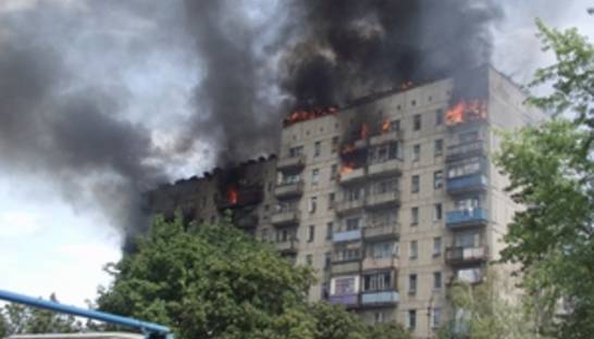 Пожар в Енакиево: семь человек пострадали, 42 отселены