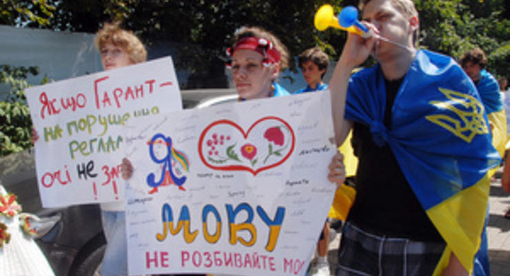 Пользователи соцсетей переходят на украинский в знак протеста против подписания Януковичем закона о языках