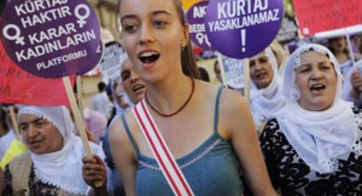 Турецкую турфирму лишили лицензии за "аборт-туры" в Крым