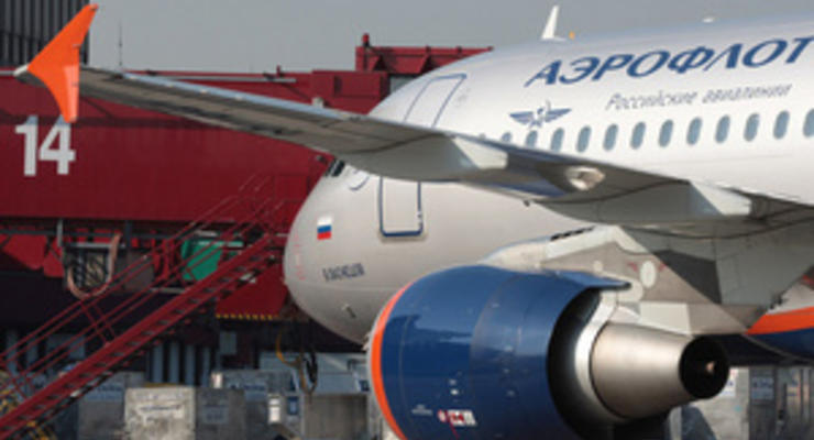 Самолет Нью-Йорк-Москва совершил вынужденную посадку из-за сообщения о бомбе