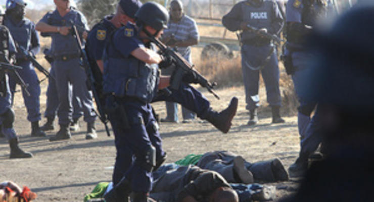 В ЮАР не утихают столкновения на платиновой шахте, число жертв растет
