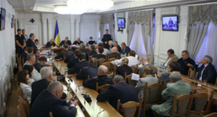 Выступление прокурора в суде вызвало бурный смех сторонников Тимошенко