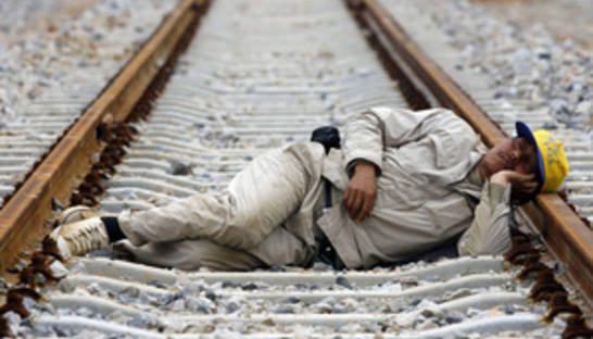 Из электрички Киев-Хмельницкий выпал мужчина в результате хулиганства пьяных попутчиков