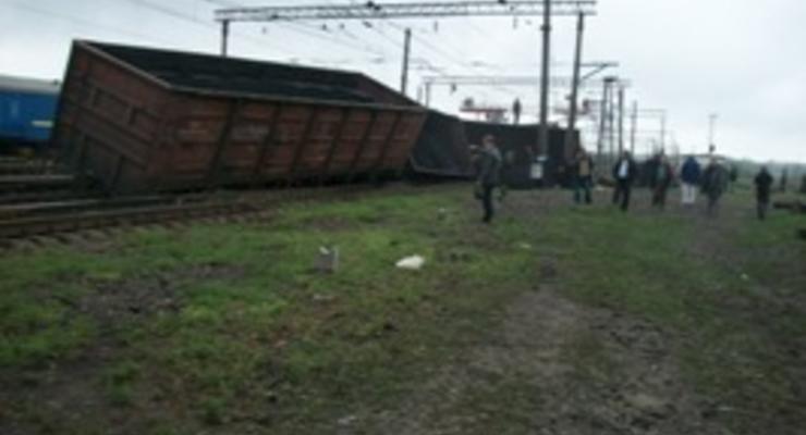 В Донецкой области пять грузовых вагонов сошли с рельсов