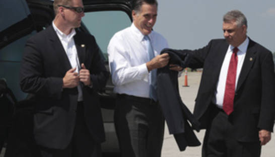 Агент Секретной службы США забыл пистолет в туалете самолета Ромни