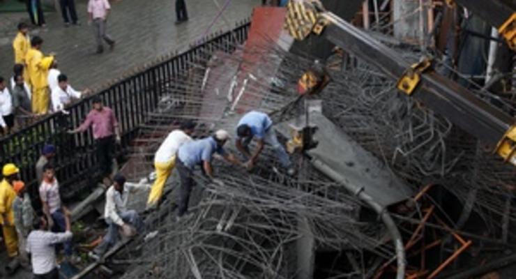 В Мумбаи обрушилась эстакада метро, есть жертвы