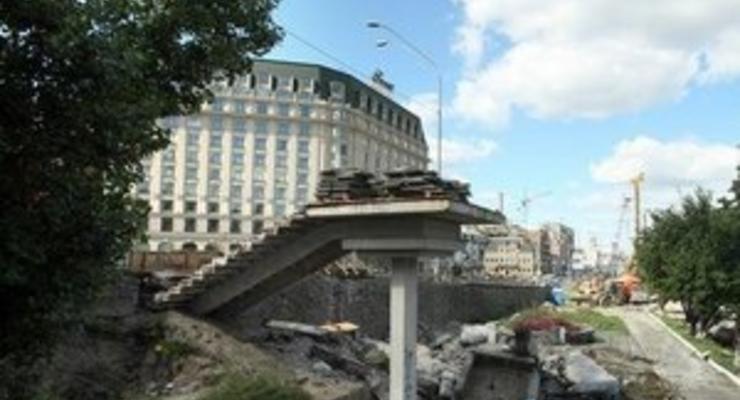 На Почтовой площади в Киеве снесли пешеходный мост