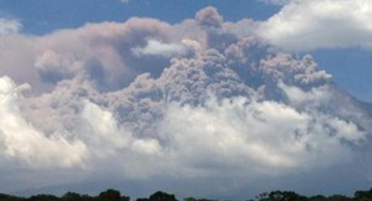 В Гватемале из-за извержения вулкана эвакуируют тысячи жителей