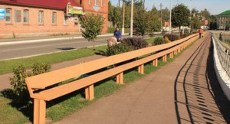 В Хмельницкой области установили самую длинную лавочку в Украине