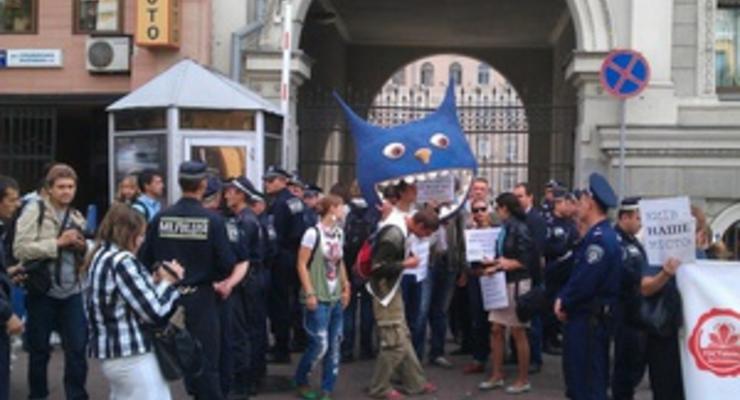 Город не продается. Активисты Гостиного двора блокировали черный вход в Киевсовет