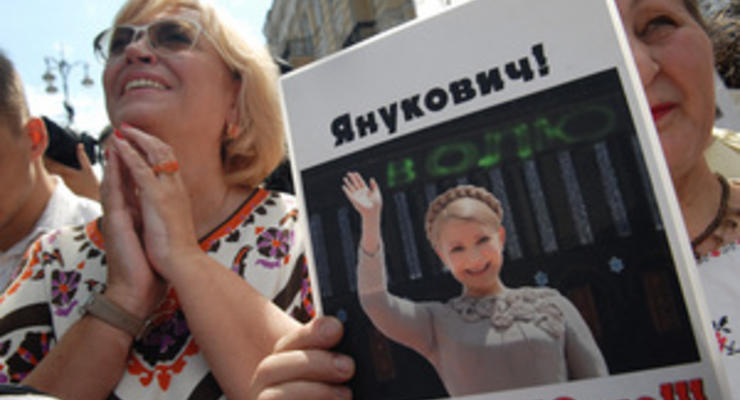 Тимошенко призвала демократический мир остановить "диктатора Януковича"