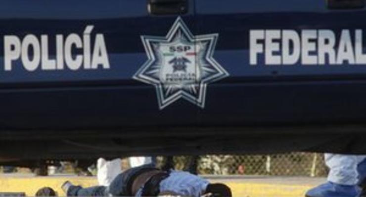 Мексиканская полиция обнаружила в грузовике семь расчлененных тел